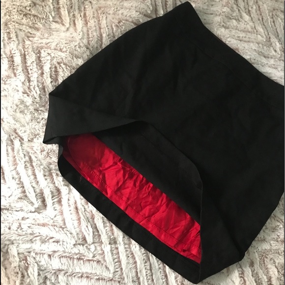 Mini skirt - Picture 2 of 3